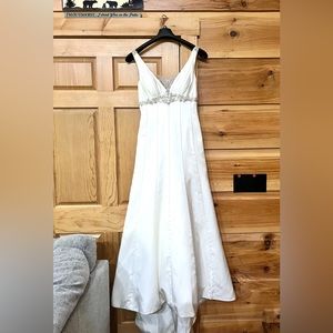 Galina Signature Ivory sz 8 Wedding Dress from David’s Bridal